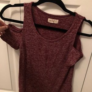 hollister maroon top with white details
